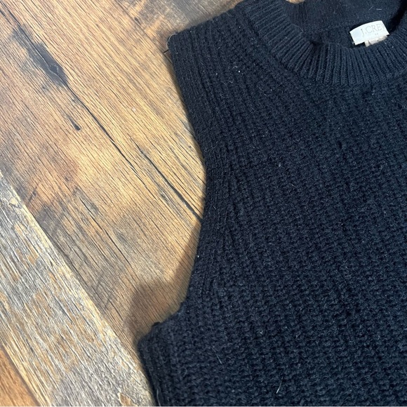 J. Crew knit, round neck sleeveless black sweater, size small - Picture 3 of 6